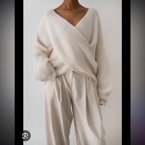 Almada Label Gia  Cross Wrap sweater Ivory/cream